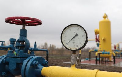 Если контракт с "Газпромом" останется, то украинский транзит мертв, – венгерский аналитик