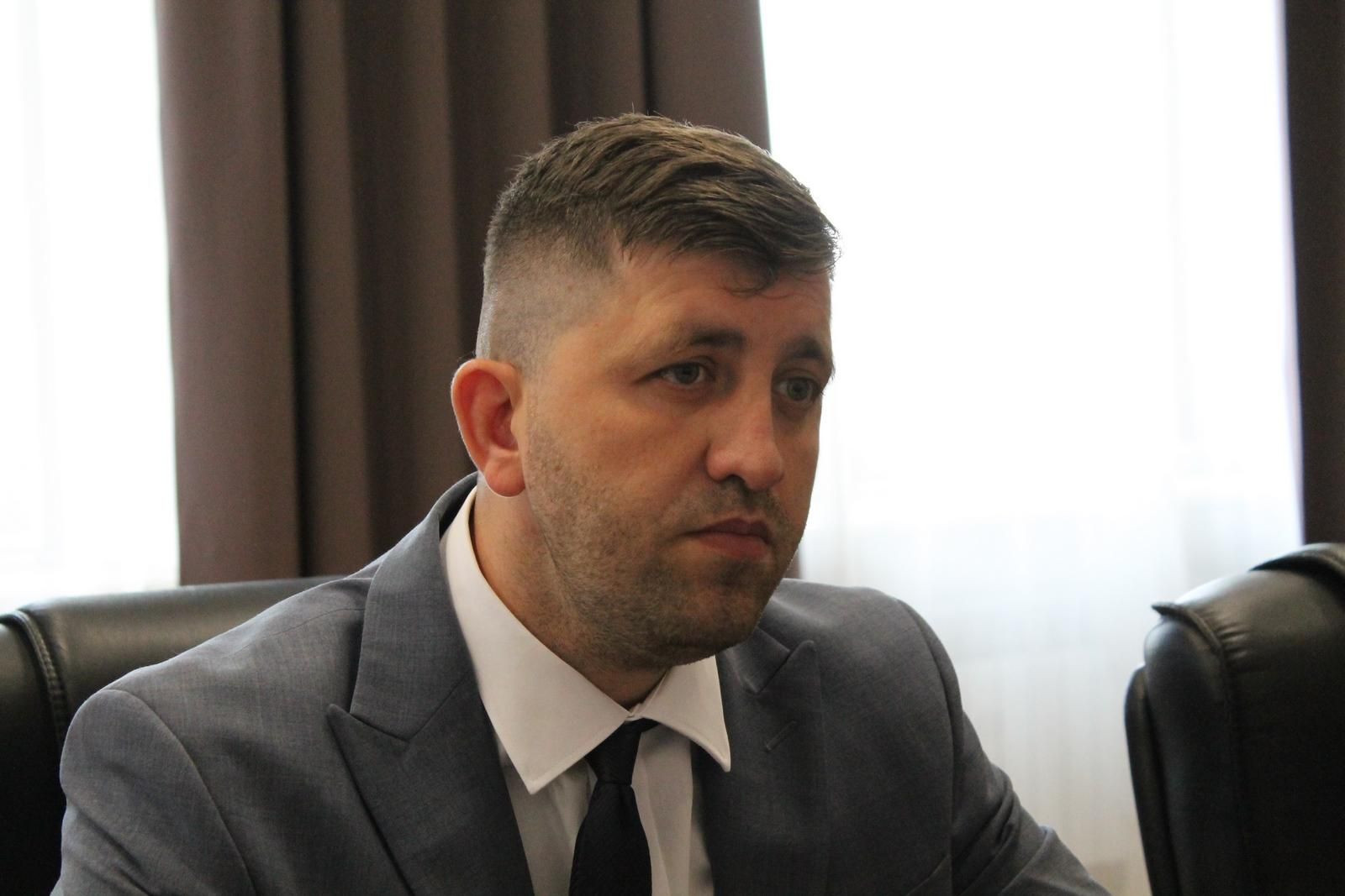 У Києві обстріляли авто глави Держархіву – поранено водія - Україна новини - 24 Канал У Києві обстріляли авто глави Держархіву – поранено водія - Україна новини - 24 Канал