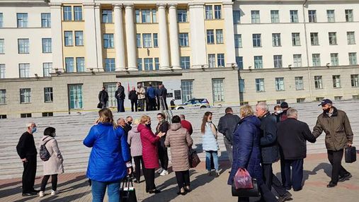 У Білорусі повідомили про мінування вишів та шкіл: поліція евакуювала студентів та учнів
