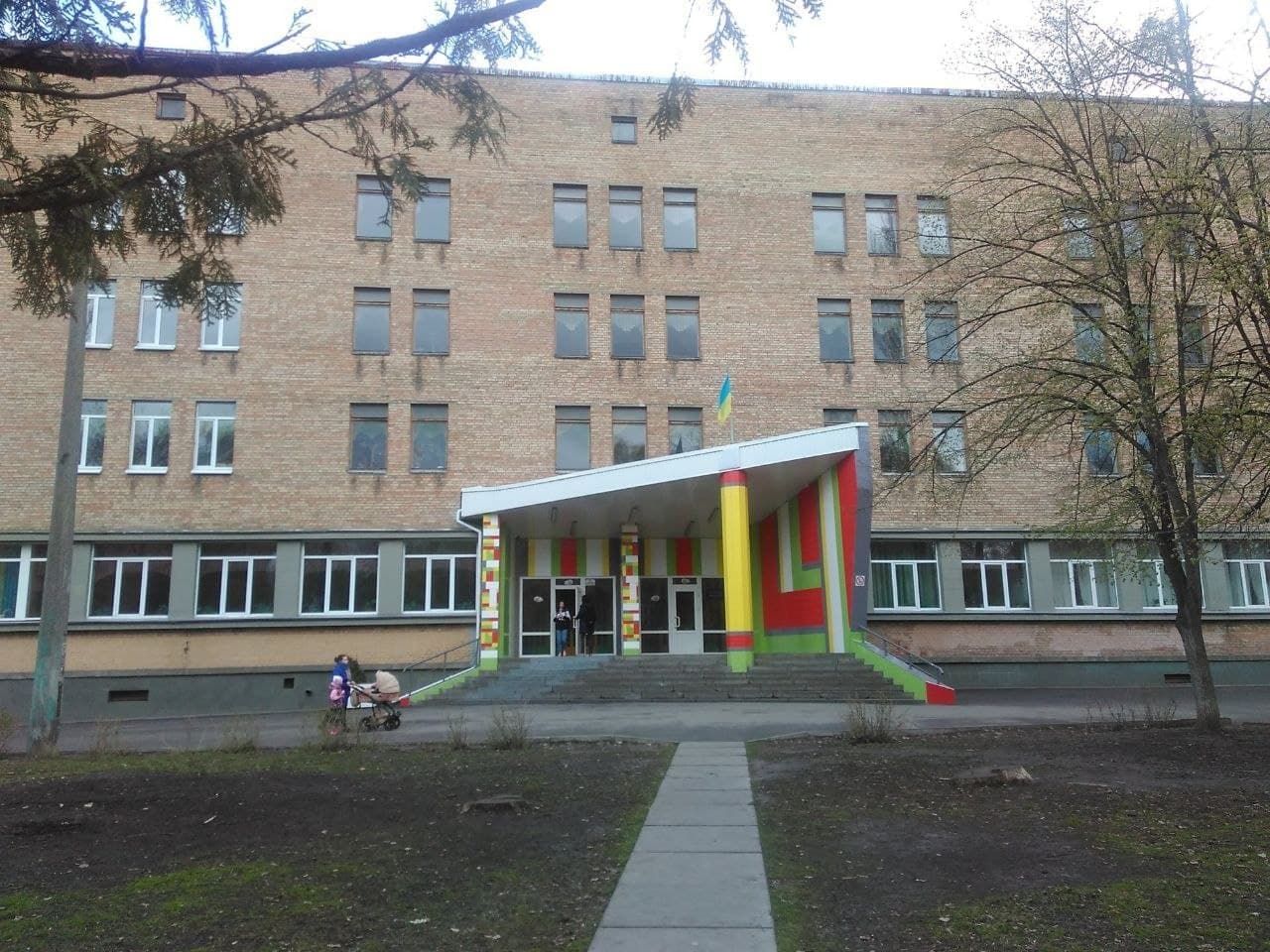 У Києві учень 4 класу приніс на уроки отруйну речовину: всім стало зле - Новини Києва сьогодні - Київ У Києві учень 4 класу приніс на уроки отруйну речовину: всім стало зле - Новини Києва сьогодні - Київ