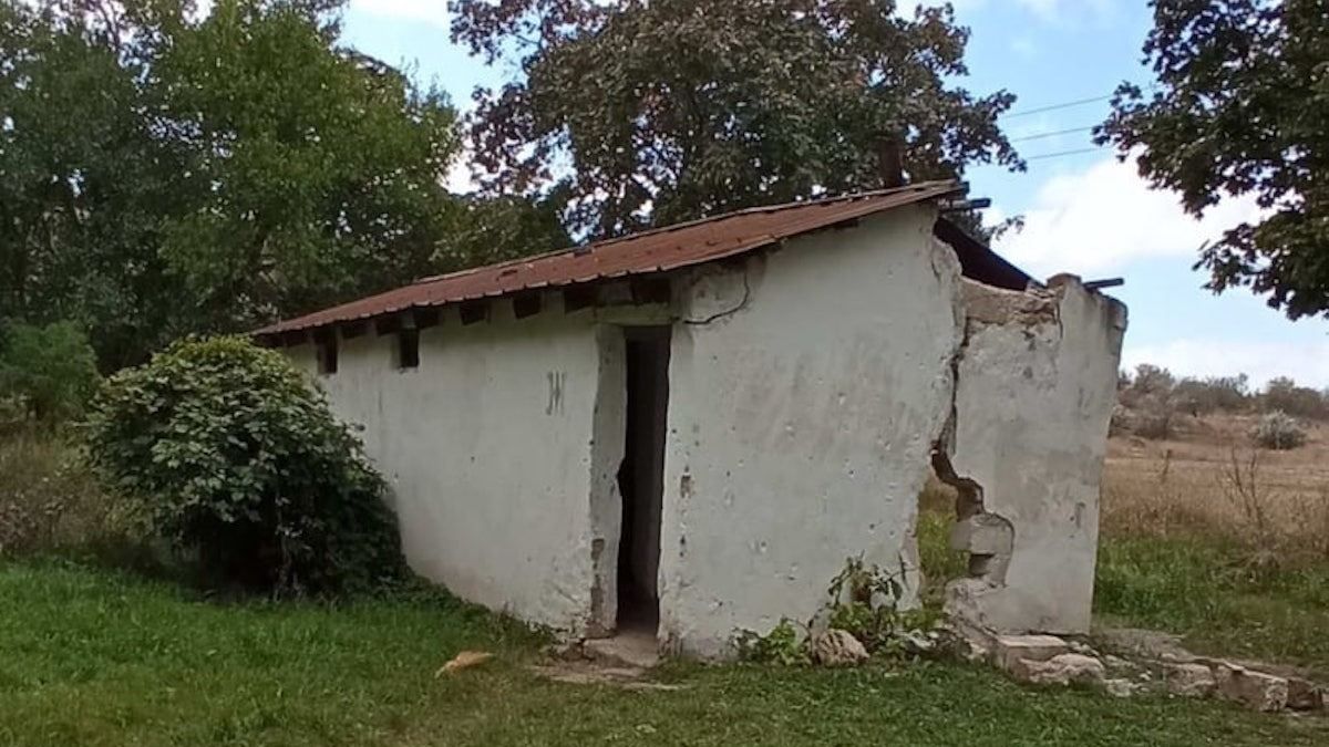 Школярів в окупованому Криму змушували ходити в туалет у вигрібну яму - новини Криму - Освіта Школярів в окупованому Криму змушували ходити в туалет у вигрібну яму - новини Криму - Освіта