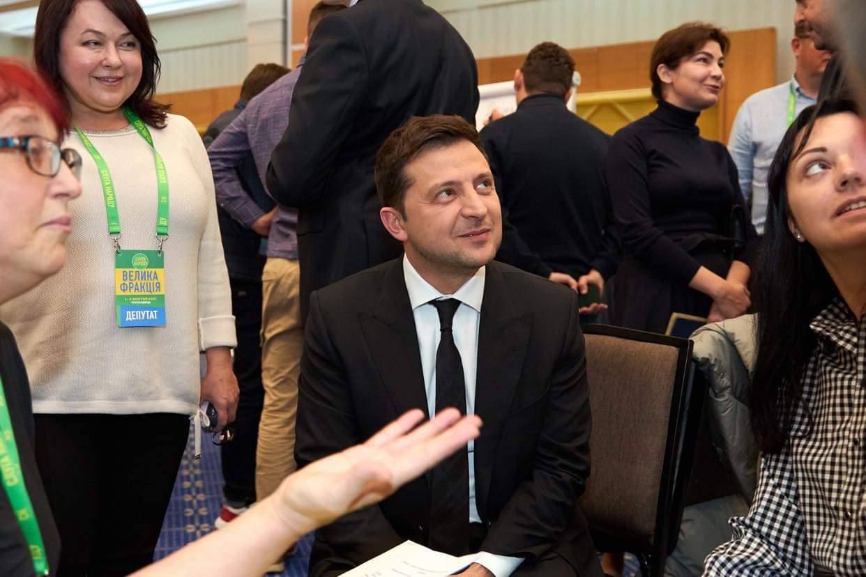 Зеленський вже прибув у "Ріксос" на фракцію "Слуги народу": перші фото - Україна новини - 24 Канал Зеленський вже прибув у "Ріксос" на фракцію "Слуги народу": перші фото - Україна новини - 24 Канал