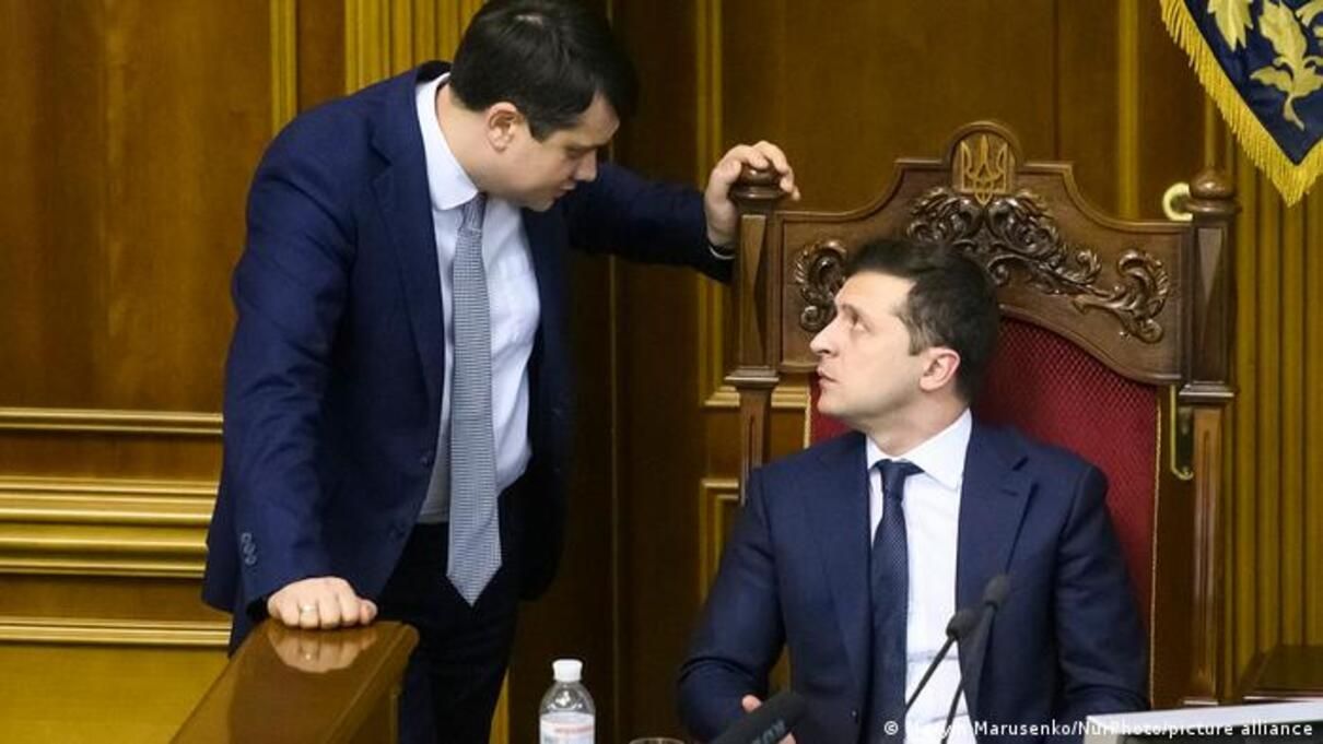 Зеленский вспомнил Разумкову неголосование за санкции против Медведчука Зеленский вспомнил Разумкову неголосование за санкции против Медведчука