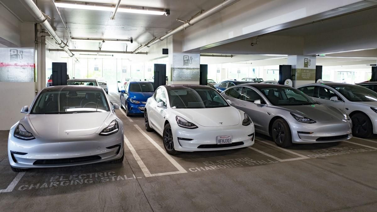 Tesla побила новий рекорд Tesla побила новий рекорд