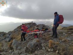 Езда по горам завершилась травмой: в Карпатах перевернулся турист на квадроцикле