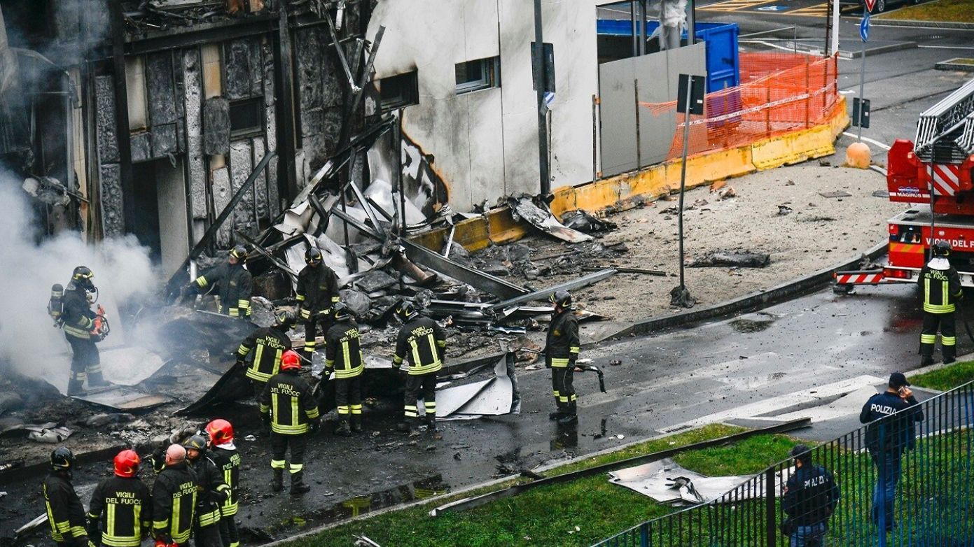 В Италии самолет влетел в здание: много погибших – жуткие фото