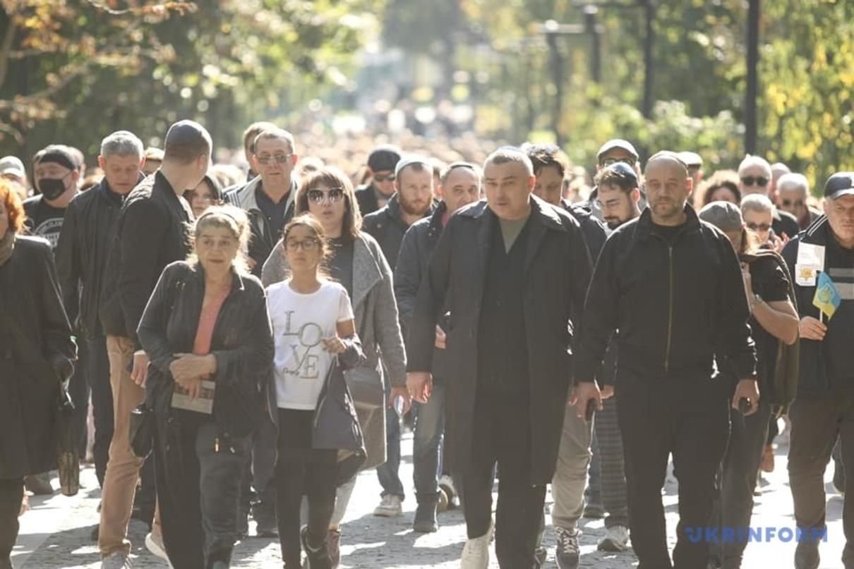 Майже тисяча людей у Києві пройшла маршем пам'яті жертв Бабиного Яру - Новини Києва - Київ Майже тисяча людей у Києві пройшла маршем пам'яті жертв Бабиного Яру - Новини Києва - Київ