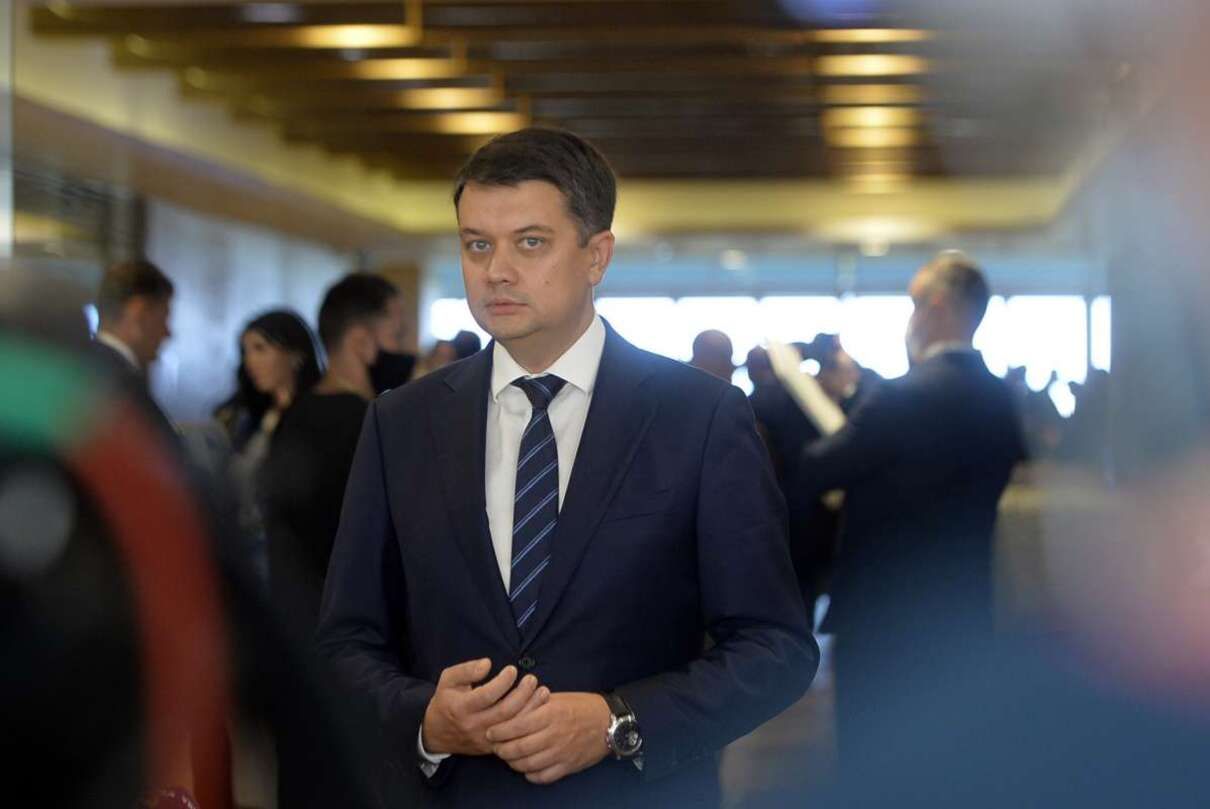 Разумков с иронией прокомментировал отказ "Слуг народа" от встречи с ним Разумков с иронией прокомментировал отказ "Слуг народа" от встречи с ним