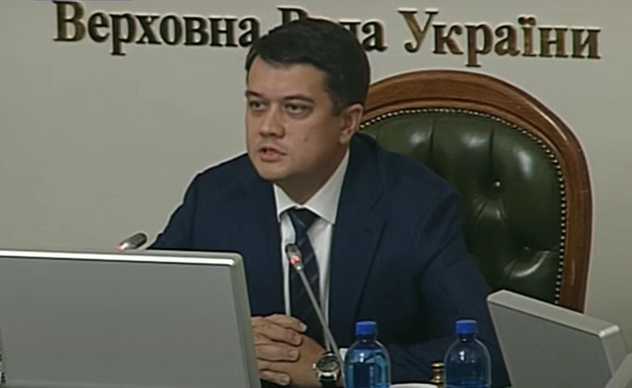 В знак протеста против Разумкова главы фракций покинули согласительный совет В знак протеста против Разумкова главы фракций покинули согласительный совет