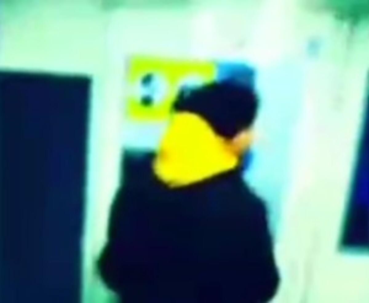 Палили у вагоні, галасували і качалися по підлозі: у метро Києва знову "прославилися" підлітки - Новини Києва - Київ Палили у вагоні, галасували і качалися по підлозі: у метро Києва знову "прославилися" підлітки - Новини Києва - Київ