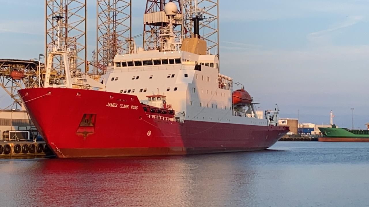 Український криголам "Джеймс Кларк Росс" увійшов у Чорне море – атмосферні фото - Україна новини - 24 Канал Український криголам "Джеймс Кларк Росс" увійшов у Чорне море – атмосферні фото - Україна новини - 24 Канал