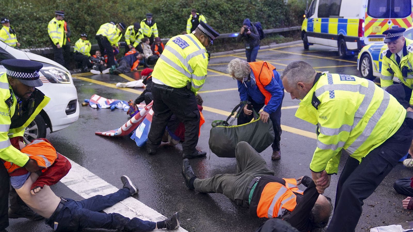 В Британии активистам против изменений климата за блокирование дорог грозят суровые наказания