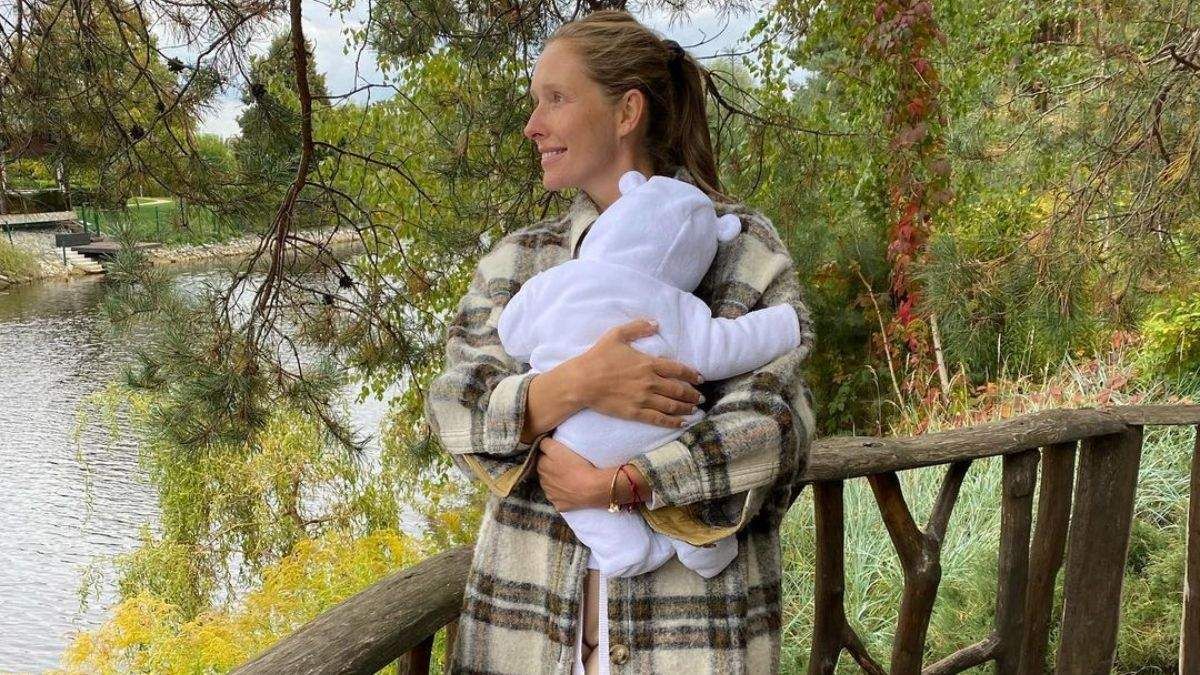 Спешила к сыну, – Осадчая объяснила, почему ехала с вечеринки "слуг" с полицейским эскортом Спешила к сыну, – Осадчая объяснила, почему ехала с вечеринки "слуг" с полицейским эскортом