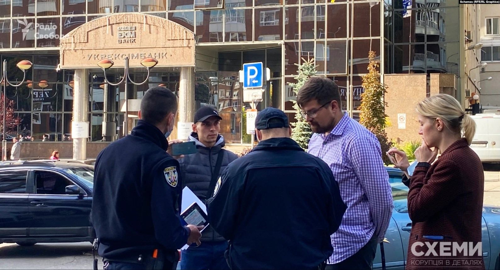 Забрали техніку та видалили відео: на журналістів "Схем" напали під час запису інтерв'ю - Україна новини - 24 Канал Забрали техніку та видалили відео: на журналістів "Схем" напали під час запису інтерв'ю - Україна новини - 24 Канал