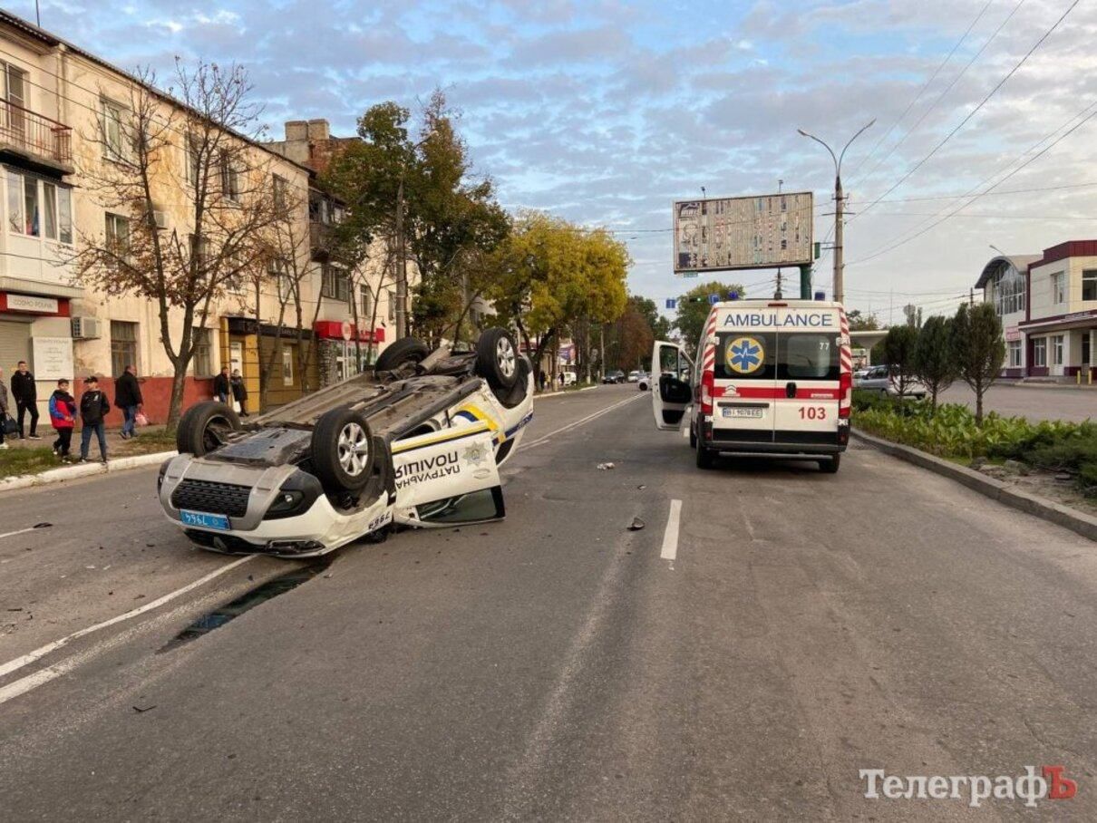 На Полтавщині авто поліції перекинулось на дах: патрульні у важкому стані - Новини Кременчука - 24 Канал