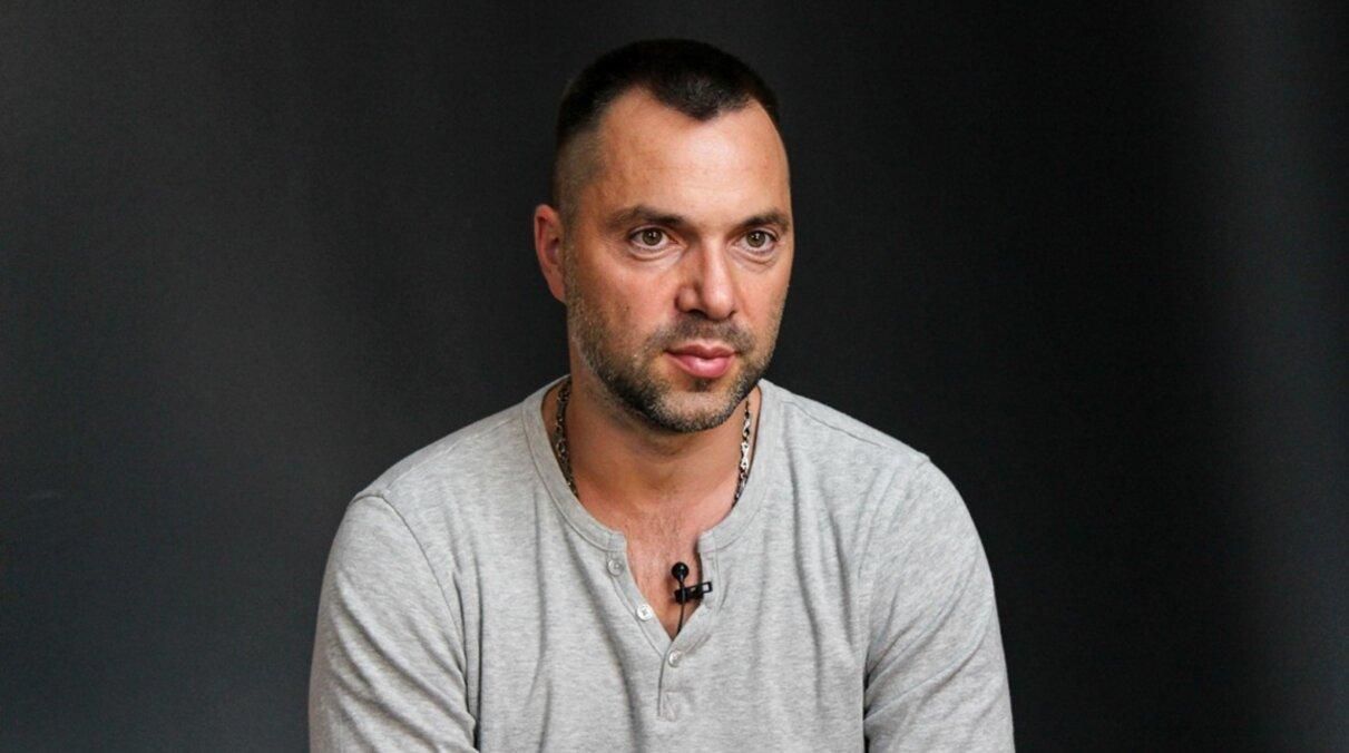 Дзвінок "від імені СБУ", – Арестович пожартував, що це він та Подоляк "накрили" Facebook - 24 Канал Дзвінок "від імені СБУ", – Арестович пожартував, що це він та Подоляк "накрили" Facebook - 24 Канал