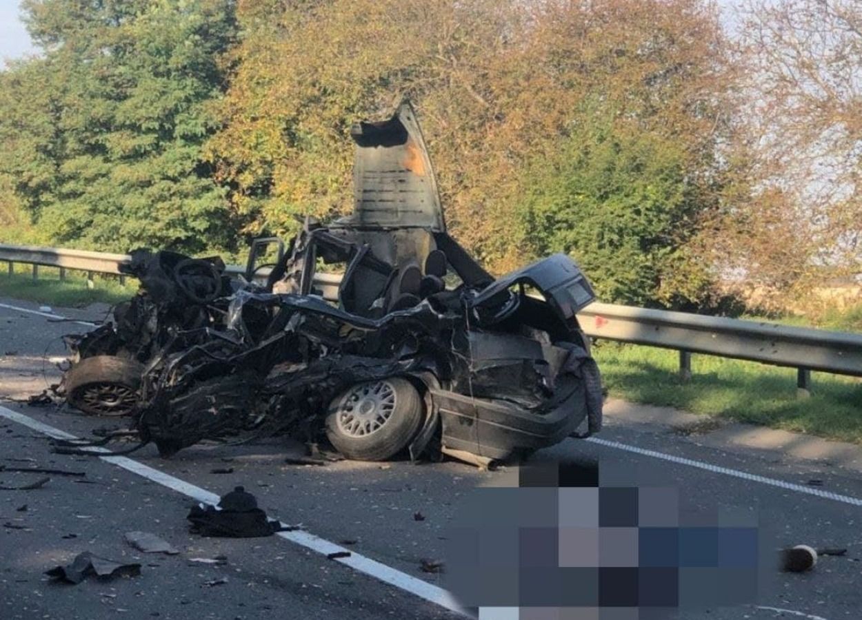 Частина траси Київ – Чоп заблокована через масштабну ДТП: моторошні фото - Новини Львів - Львів Частина траси Київ – Чоп заблокована через масштабну ДТП: моторошні фото - Новини Львів - Львів