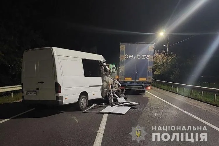 У нищівній ДТП на Тернопільщині 22-річній львів'янці відірвало руку: фото з місця події У нищівній ДТП на Тернопільщині 22-річній львів'янці відірвало руку: фото з місця події