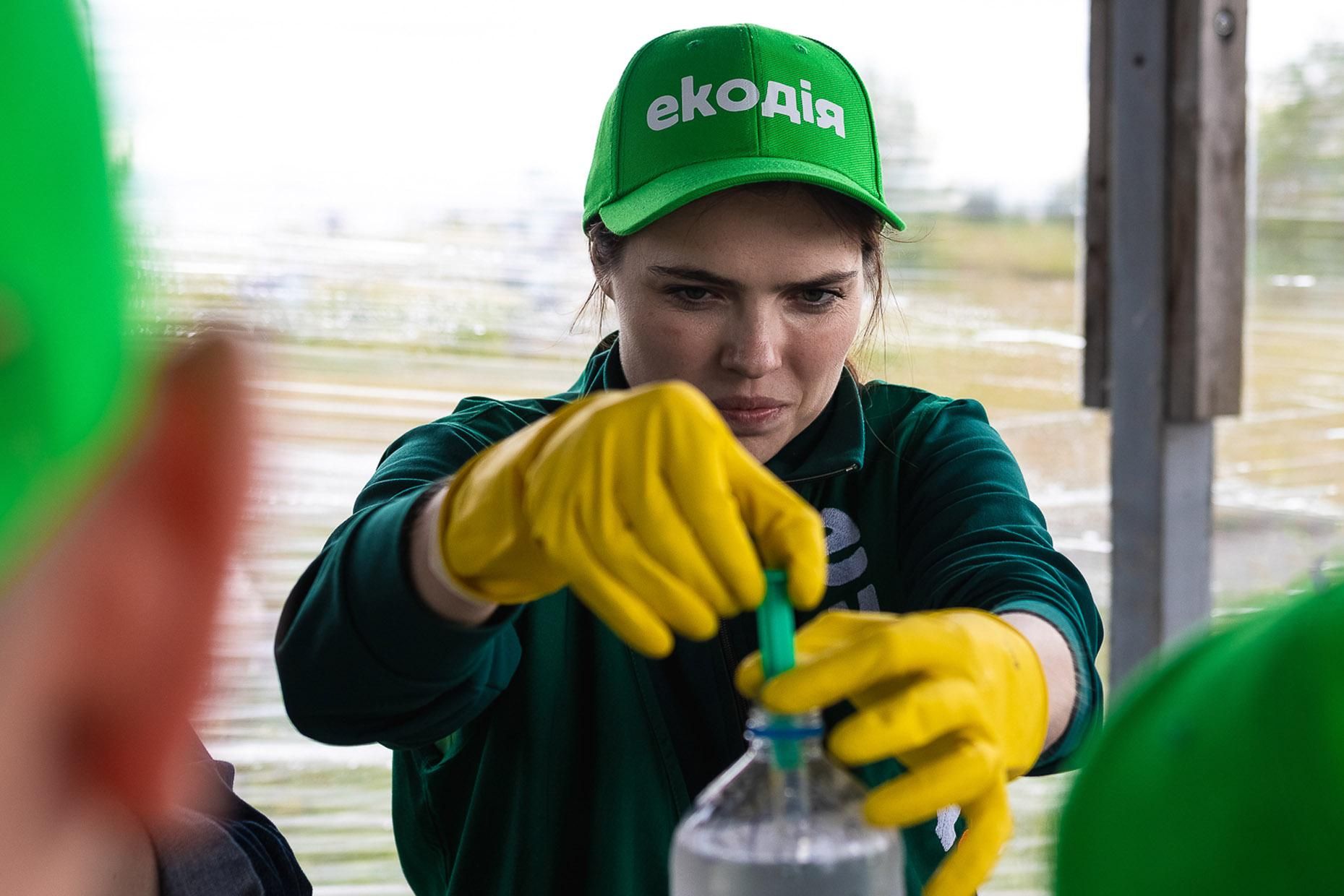 Экспедиция в поисках чистой воды: что на самом деле пьют украинцы ежедневно