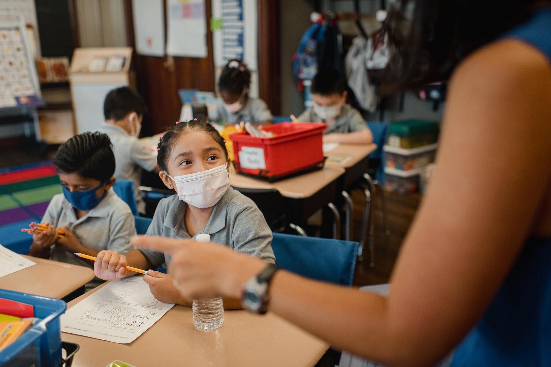 Как за рубежом работают школы во время карантина и вакцинируют ли учителей против COVID-19 Как за рубежом работают школы во время карантина и вакцинируют ли учителей против COVID-19