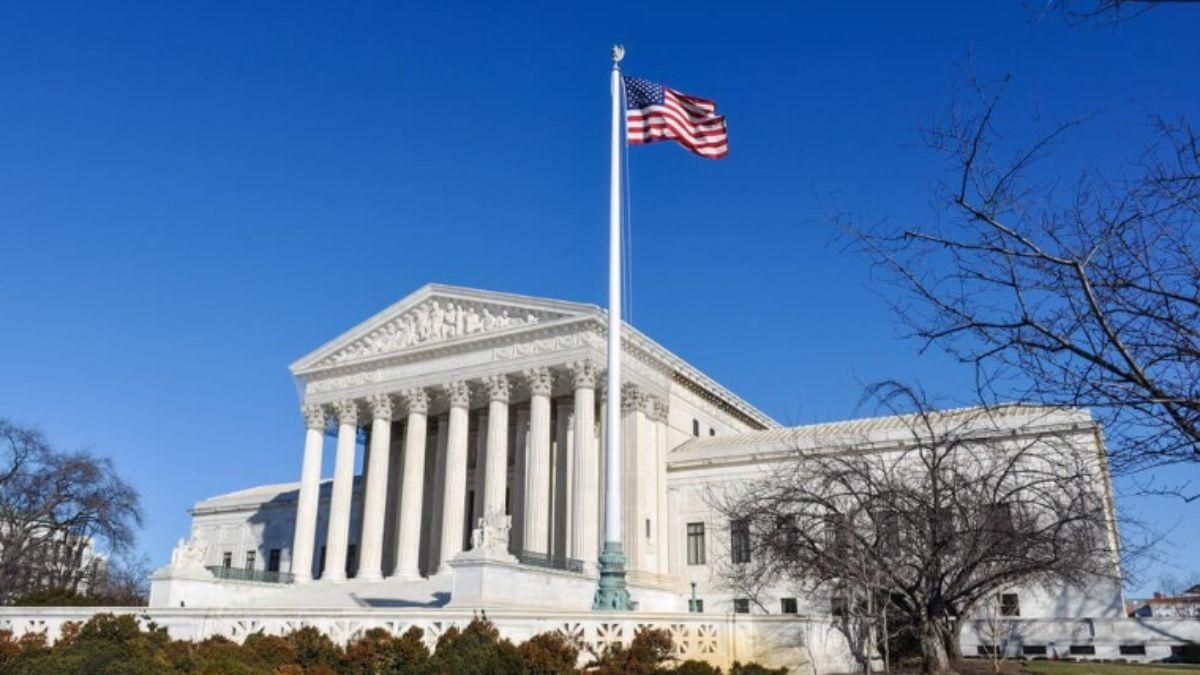 Біля Верховного суду США помітили підозрілу автівку: водія затримали - 24 Канал Біля Верховного суду США помітили підозрілу автівку: водія затримали - 24 Канал