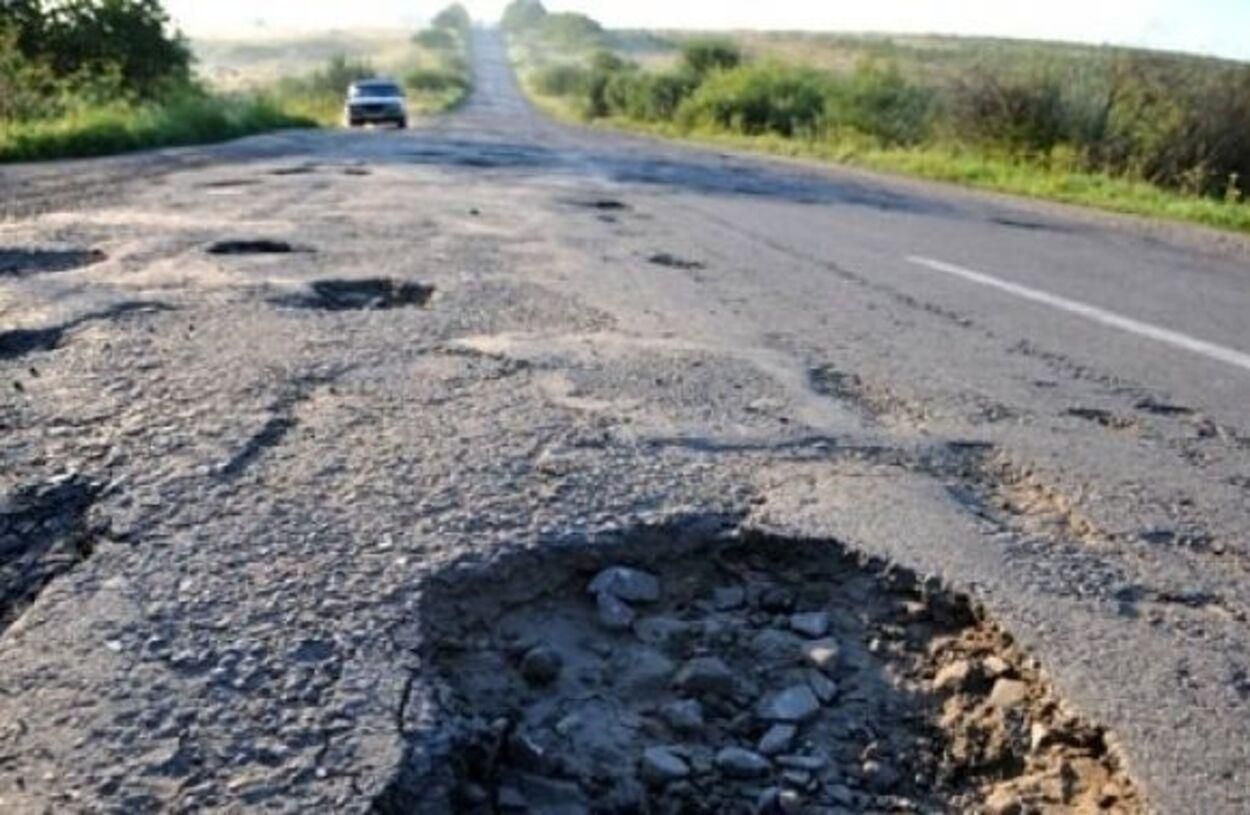 Не хватает денег: польская компания остановила ремонт пограничной дороги на Львовщине