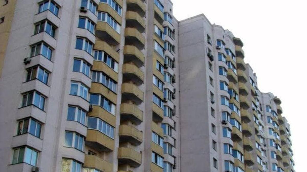 В Киевском ЖК "Мега-сити" с 21 этажа упал 8-летний мальчик