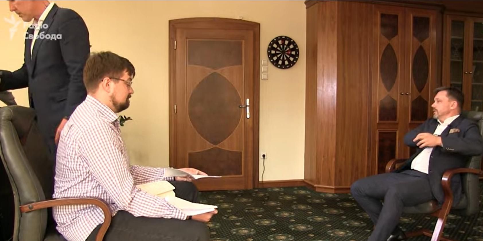 Почисть ето гі*но: соцмережі жартують про айтішника "Укрексімбанку", який не зміг видалити відео Почисть ето гі*но: соцмережі жартують про айтішника "Укрексімбанку", який не зміг видалити відео