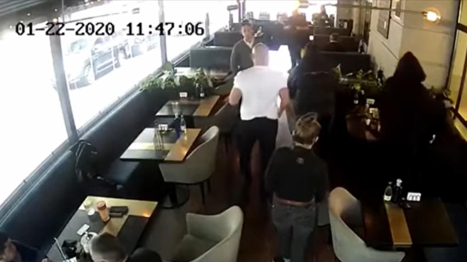 Судьи не увидели конфликта интересов в запросах Кивы о его драке в ресторане Судьи не увидели конфликта интересов в запросах Кивы о его драке в ресторане