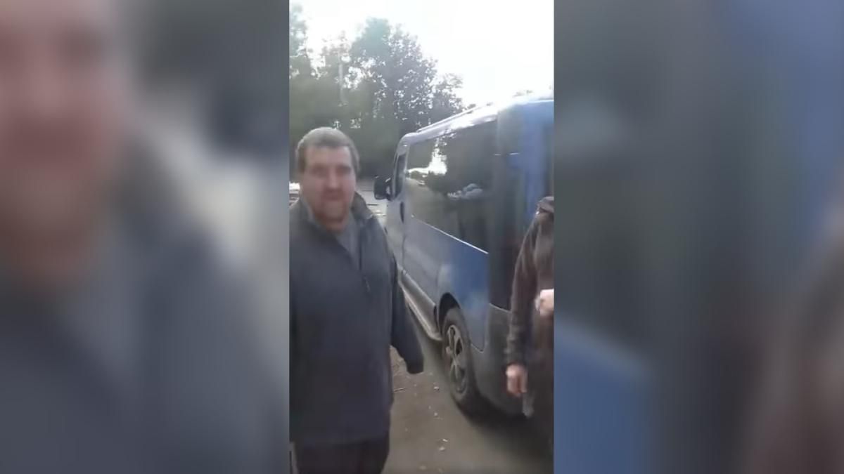 Приватні збирачі сміття з пістолетом напали на комунальників: відео конфлікту - 24 Канал Приватні збирачі сміття з пістолетом напали на комунальників: відео конфлікту - 24 Канал