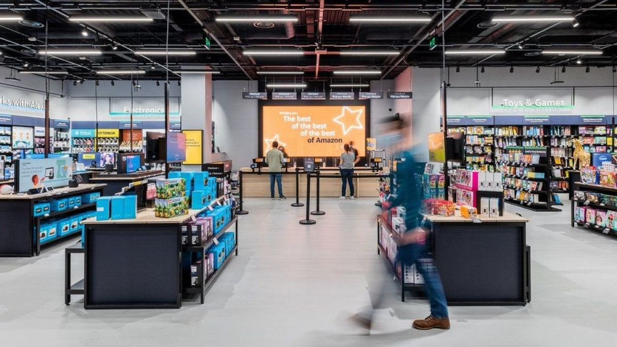 Amazon открыла оффлайн-магазин в Великобритании