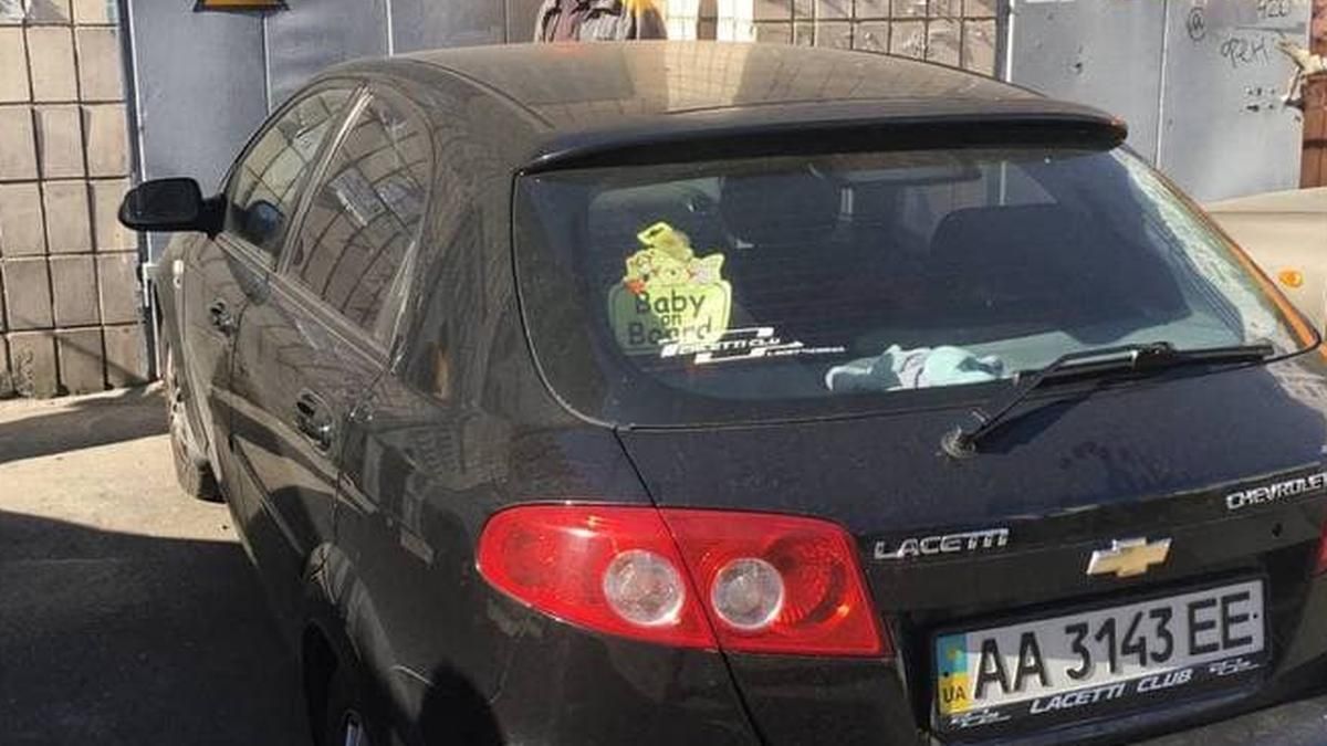 В Киеве жители 16 домов долго сидели без света из-за припаркованной возле трансформатора машины В Киеве жители 16 домов долго сидели без света из-за припаркованной возле трансформатора машины