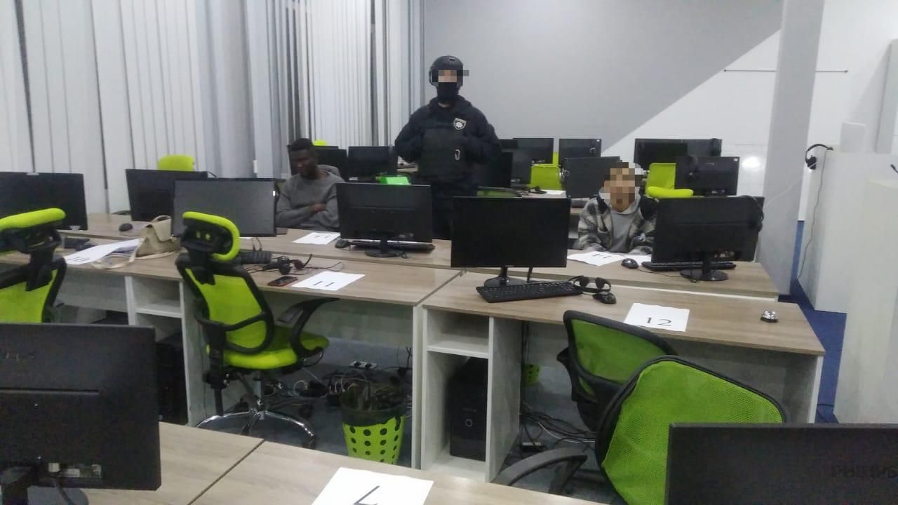 В Україні діяла міжнародна шахрайська схема: збитки іноземцям сягли 7,5 мільйонів доларів - Новини Харків - 24 Канал В Україні діяла міжнародна шахрайська схема: збитки іноземцям сягли 7,5 мільйонів доларів - Новини Харків - 24 Канал