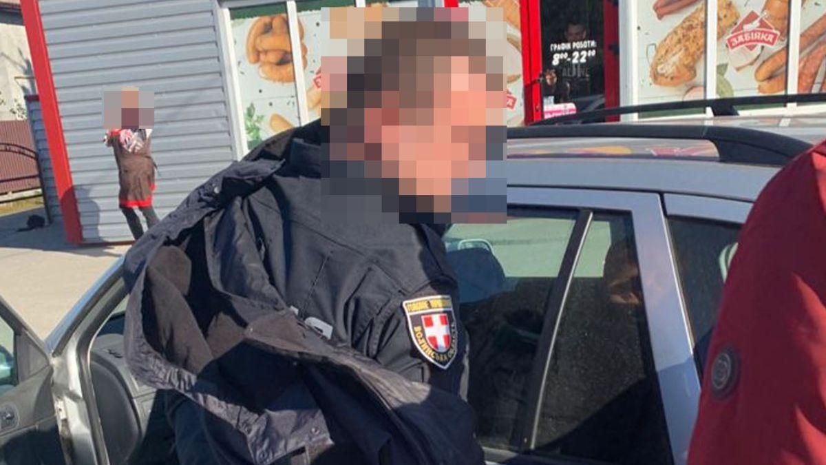 На Волині поліцейський продавав та вживав наркотики: речовини знайшли навіть на роботі - Україна новини - 24 Канал