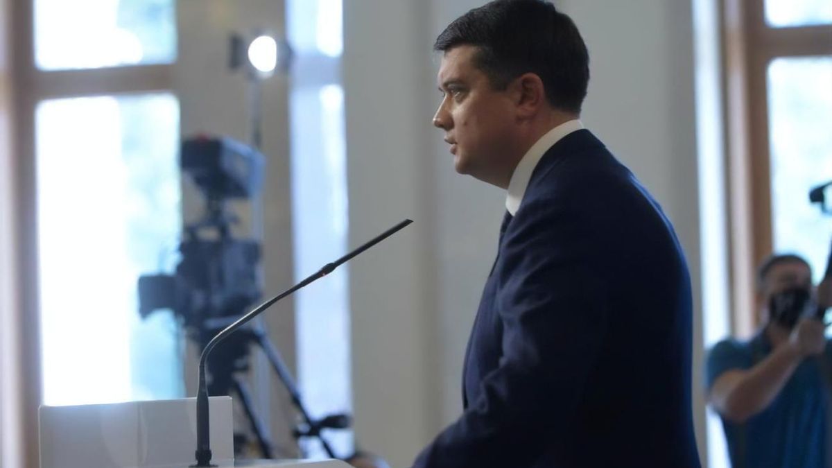 "Слуги" можуть виключити ще кількох депутатів, – політтехнолог про відставку Разумкова - 24 Канал "Слуги" можуть виключити ще кількох депутатів, – політтехнолог про відставку Разумкова - 24 Канал