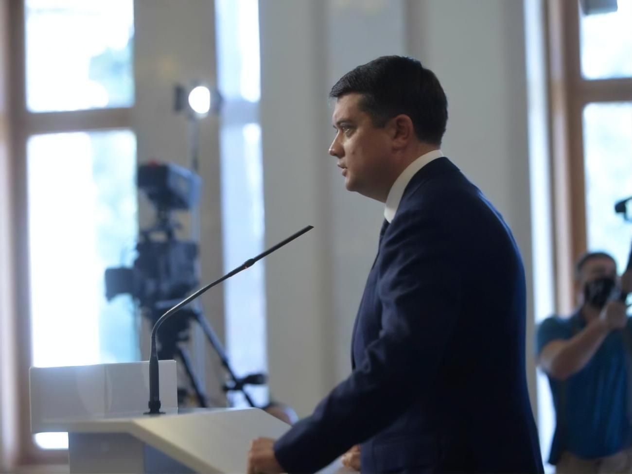 "Слуги" можуть виключити ще кількох депутатів, – політтехнолог про відставку Разумкова - 24 Канал "Слуги" можуть виключити ще кількох депутатів, – політтехнолог про відставку Разумкова - 24 Канал