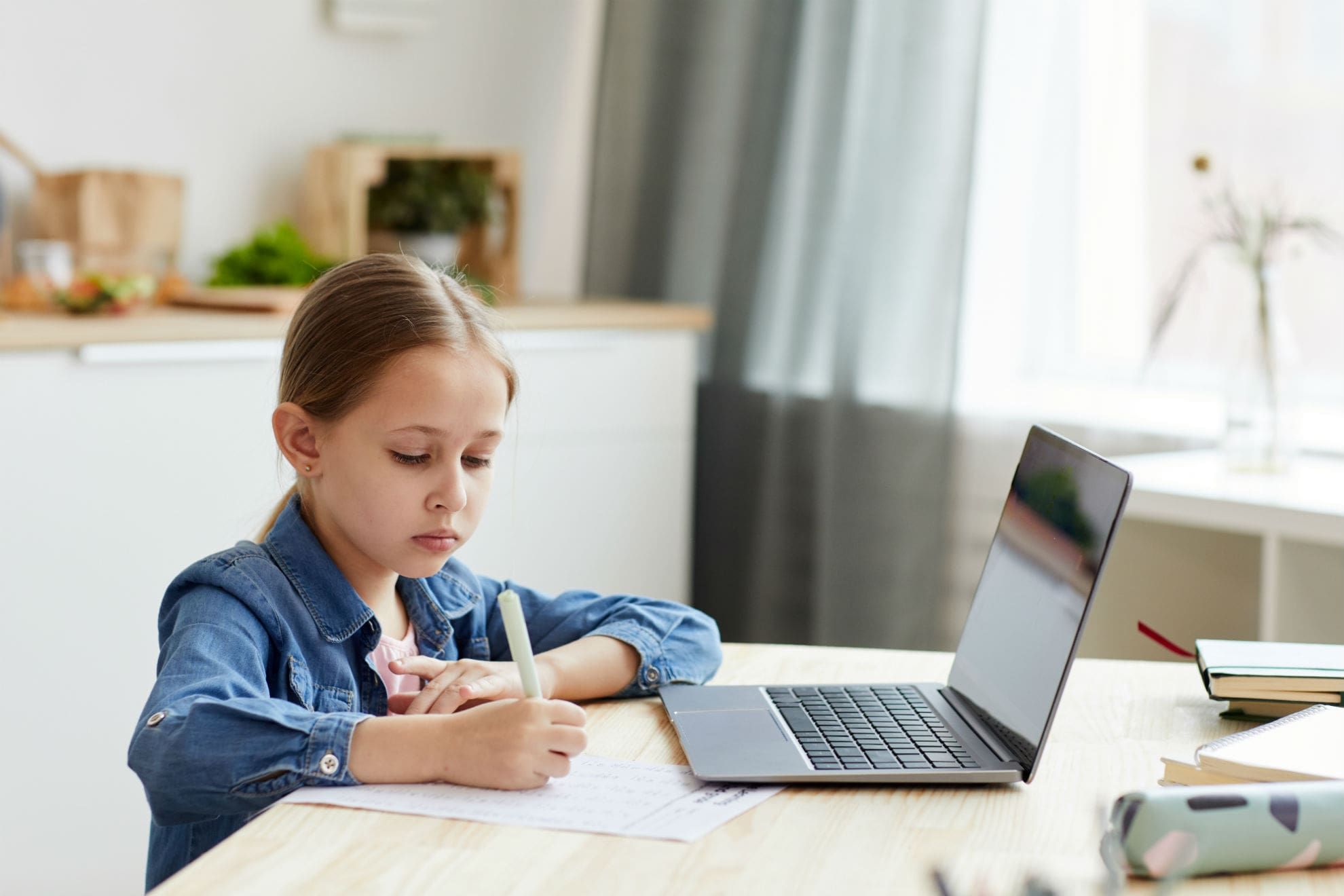 Кожна дев’ята школа в Україні використовує дистанційне навчання - Україна новини - Освіта Кожна дев’ята школа в Україні використовує дистанційне навчання - Україна новини - Освіта