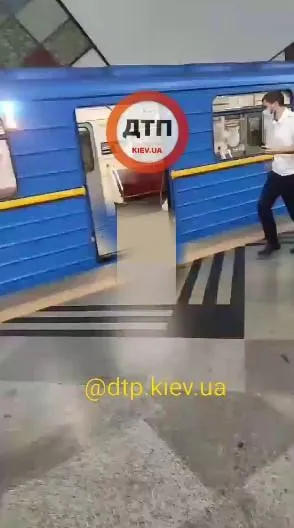 На Теремках у Києві в чоловіка відкрилась кровотеча, його могли поранити в ногу На Теремках у Києві в чоловіка відкрилась кровотеча, його могли поранити в ногу