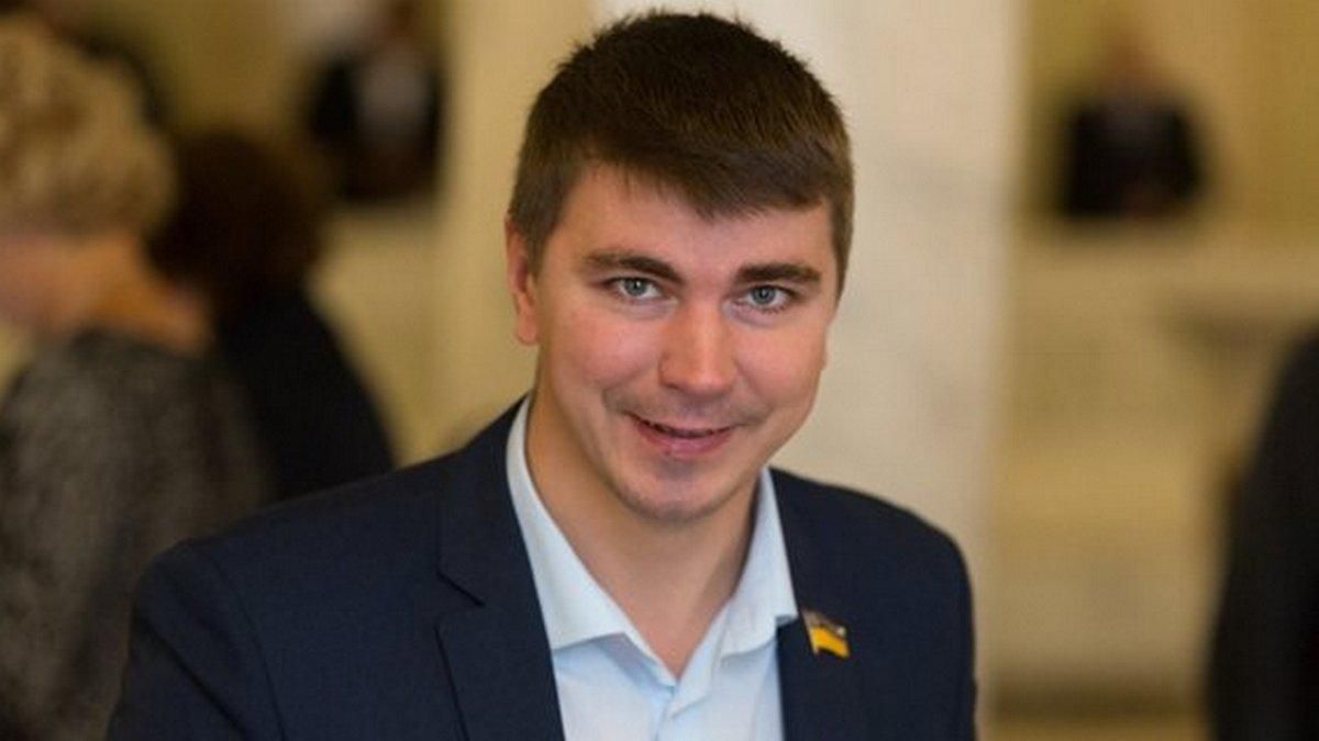 "Заявляли об угрозах": как в сети реагируют на смерть нардепа Антона Полякова
