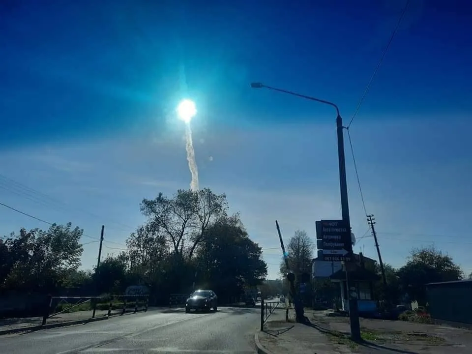 На Львівщині спостерігали незвичне явище у небі: цікаві фото На Львівщині спостерігали незвичне явище у небі: цікаві фото