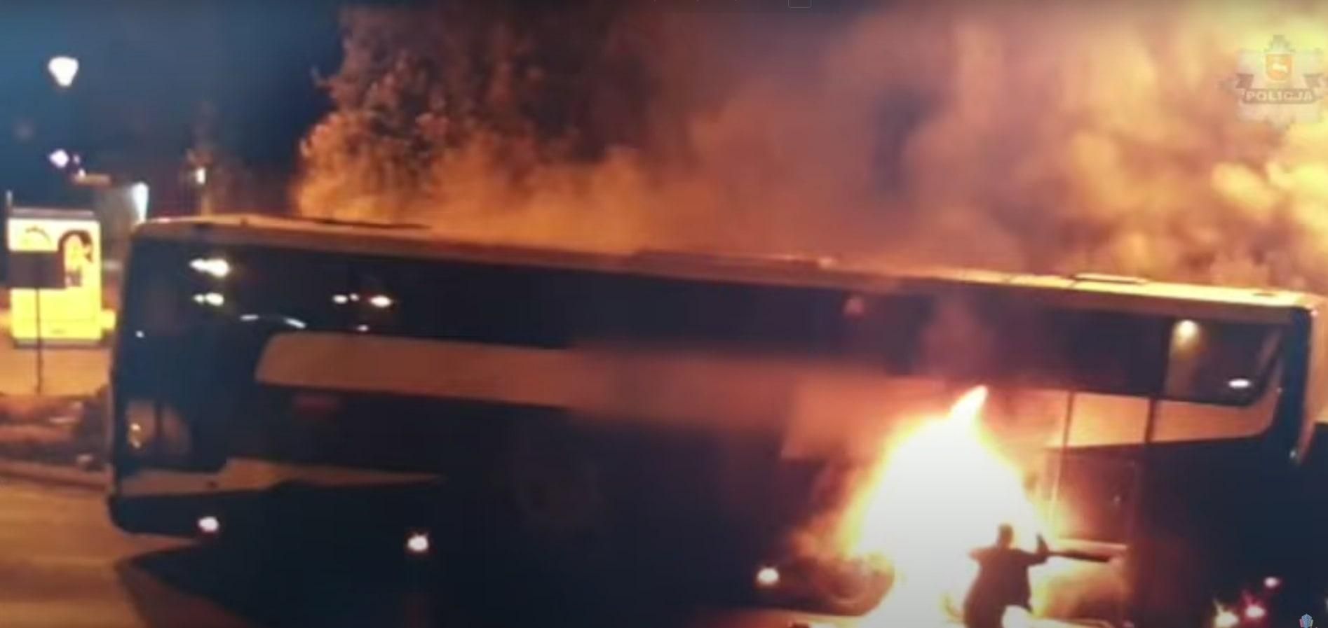 У Польщі на ходу спалахнув автобус з українцями: моторошне відео - Україна новини - 24 Канал