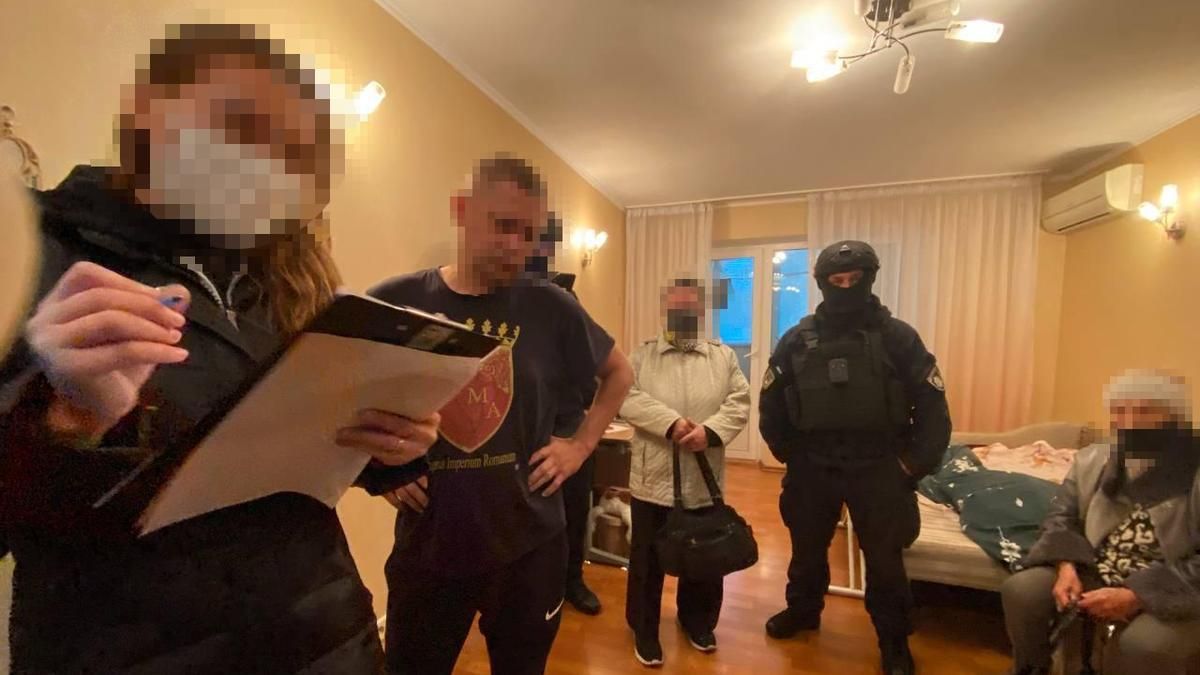 У Києві спіймали адвоката та працівника страхової, які сколотили банду колекторів - Київ