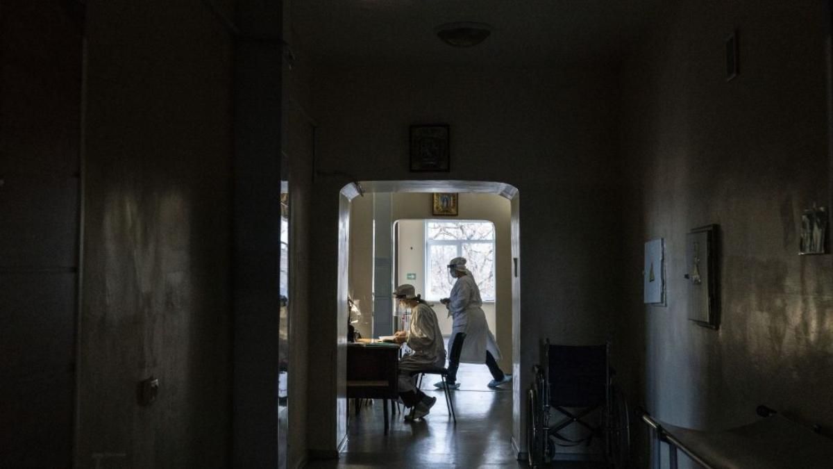 "Таксі до моргу чекає": показали жахи львівської COVID-лікарні - Львів "Таксі до моргу чекає": показали жахи львівської COVID-лікарні - Львів