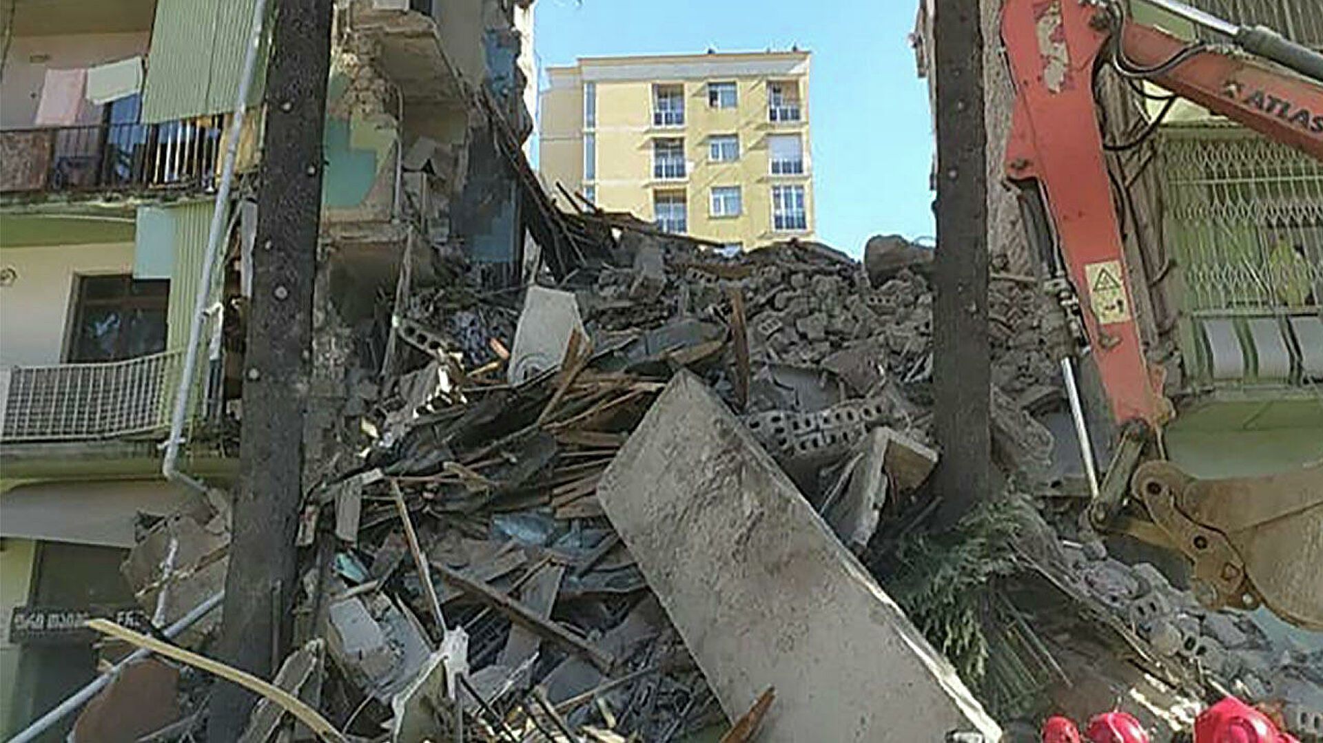 Поліція назвала причини обвалу будинку в Батумі: затримали трьох осіб - 24 Канал Поліція назвала причини обвалу будинку в Батумі: затримали трьох осіб - 24 Канал