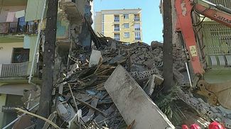 Поліція назвала причини обвалу будинку в Батумі: затримали трьох осіб