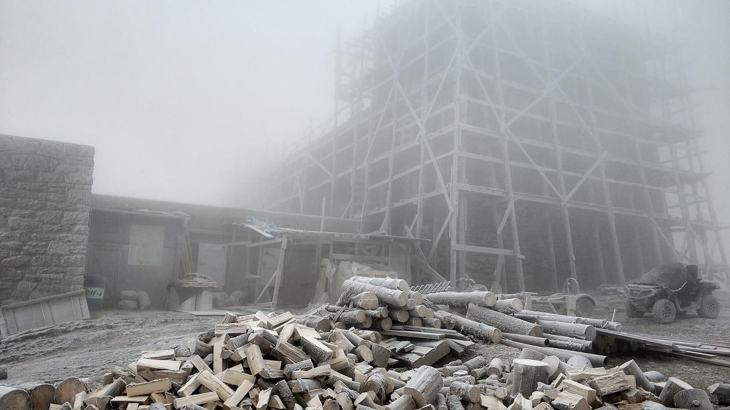 Температура в Карпатах опустилась до 9 градусів морозу: там хмарно, туманно і сильний вітер - 24 Канал Температура в Карпатах опустилась до 9 градусів морозу: там хмарно, туманно і сильний вітер - 24 Канал