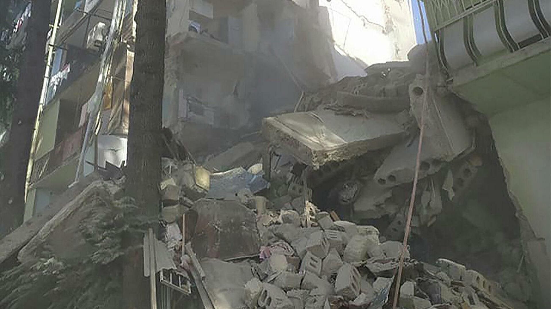 Число жертв обвала жилого дома в Батуми возросло: ведутся поиски еще одного человека Число жертв обвала жилого дома в Батуми возросло: ведутся поиски еще одного человека