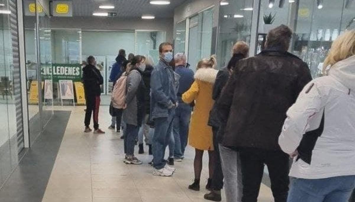 У Латвії штурмують пункти вакцинації через посилення карантину та режим НС