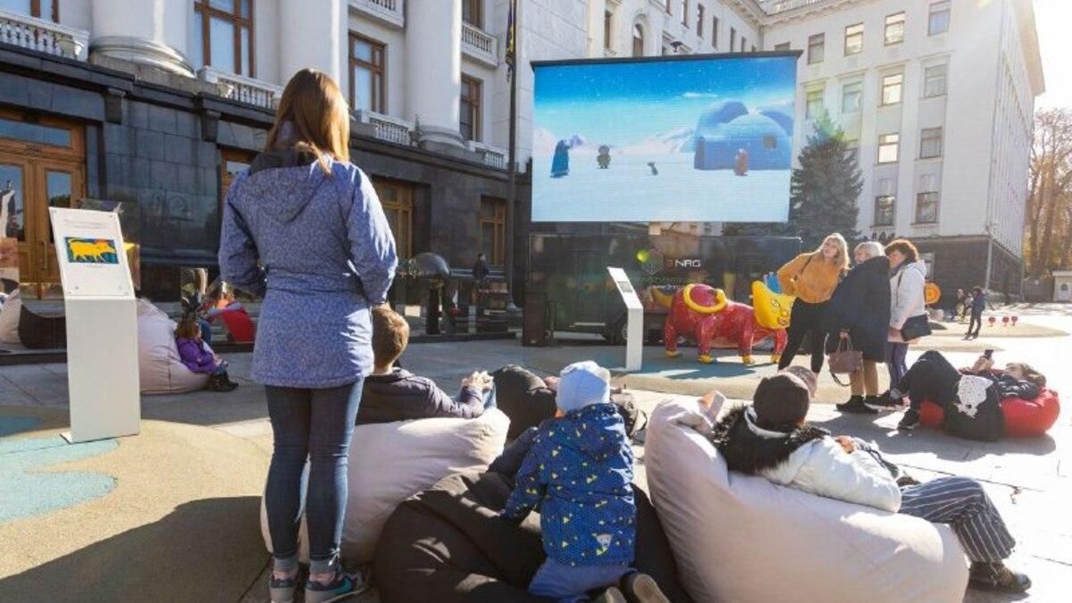 Біля Офісу Президента знову показуватимуть мультики - Україна новини - 24 Канал Біля Офісу Президента знову показуватимуть мультики - Україна новини - 24 Канал