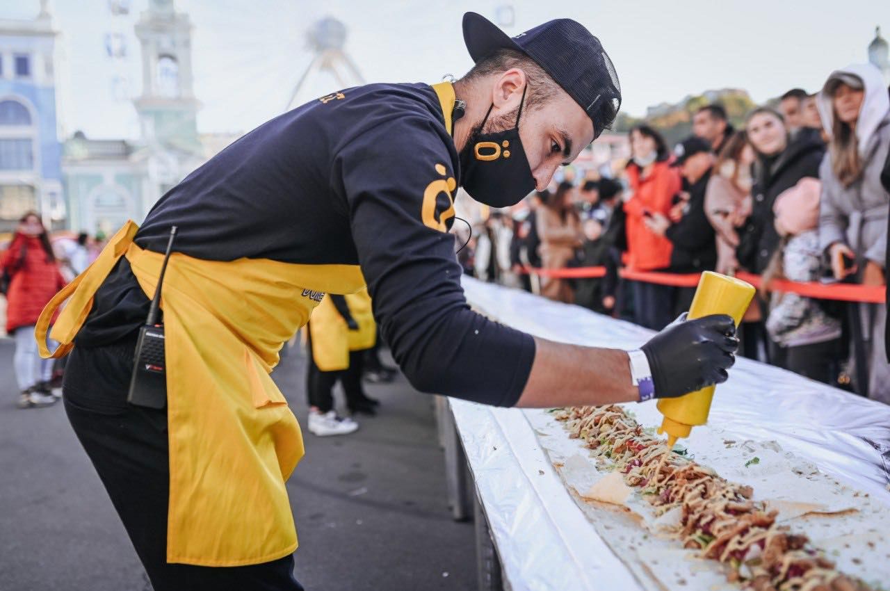 Найбільша в світі шаурма: у Києві встановили гастрономічний рекорд, – атмосферні фото - Новини Києва - Київ Найбільша в світі шаурма: у Києві встановили гастрономічний рекорд, – атмосферні фото - Новини Києва - Київ